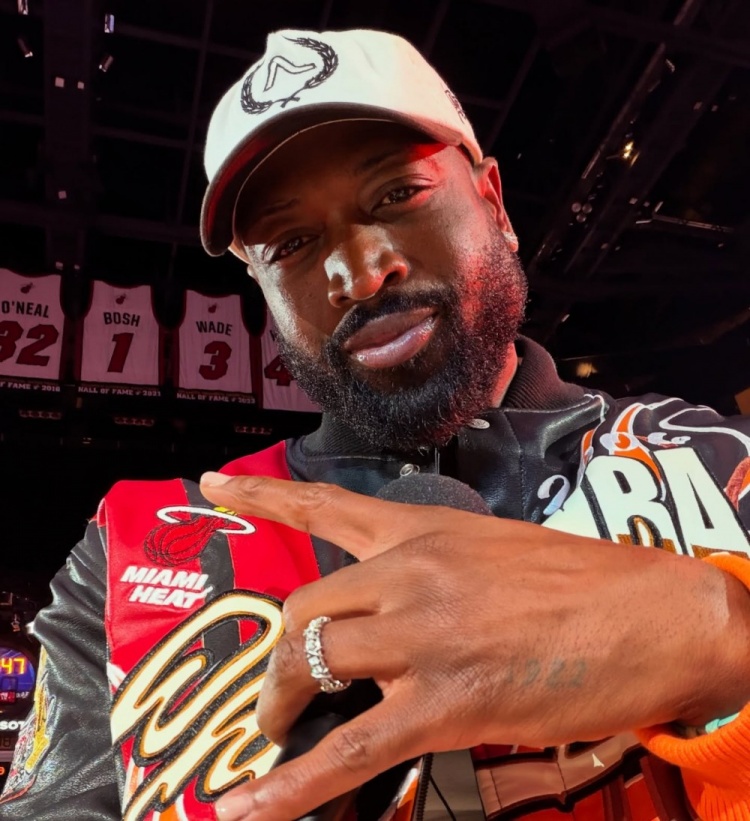 必发官网-热火庆祝夺冠20周年！韦德晒照：这是我的地盘！06🏆