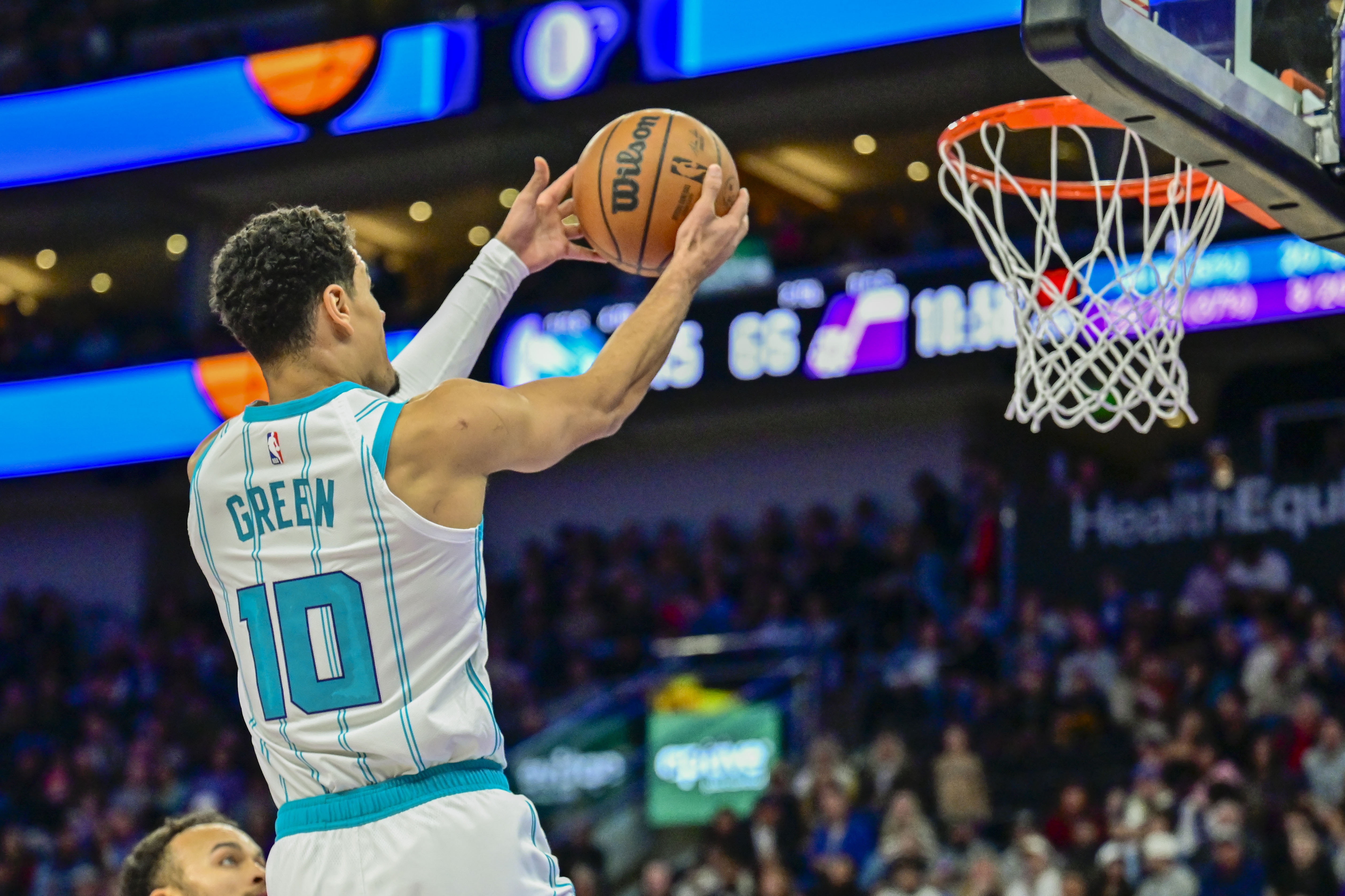 必发APP-攻防奇兵！约什·格林替补4中4高效拿下14分2板2助3断1帽