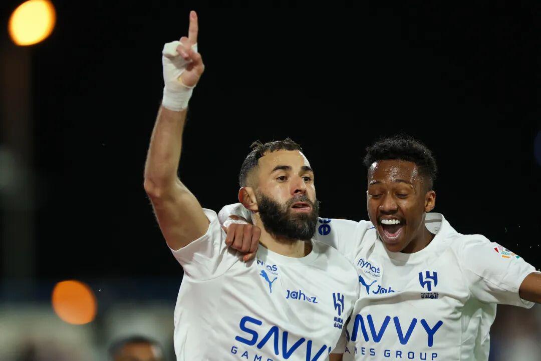 必发APP-本泽马首秀戴帽，C罗“罢赛”风波升级，沙特联发言人：没有人能决定其球队之外的决策